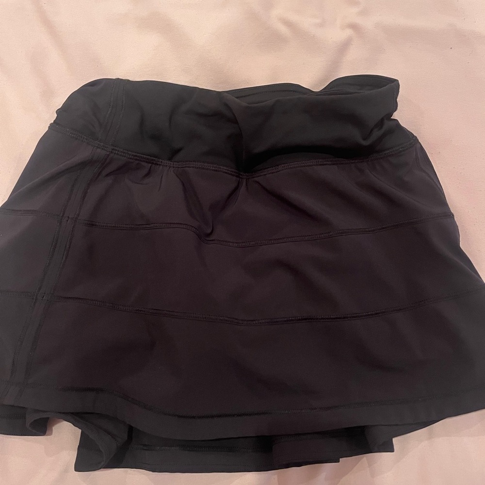 black size 2 lululemon skirt (short version)